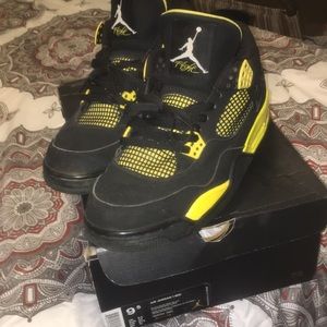 9.5 retro Jordan 4